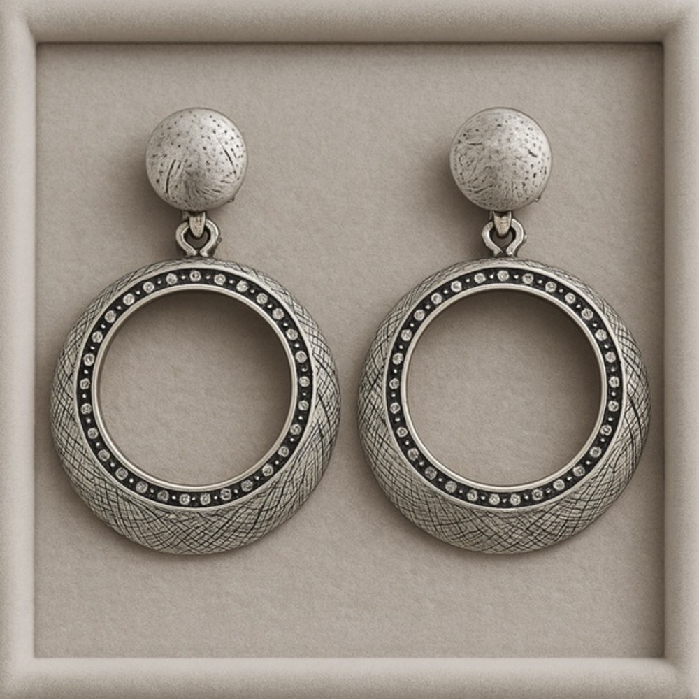Premier Designs AVA Clip-on Matte Silver Earrings NWOT 2 3/8" Long #387